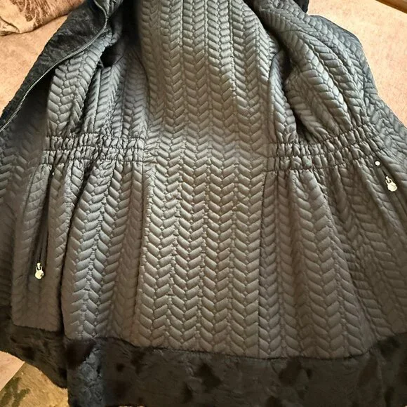 Black Reversible Fitted Lambs Wool/Quilted Coat - Picture 6 of 10